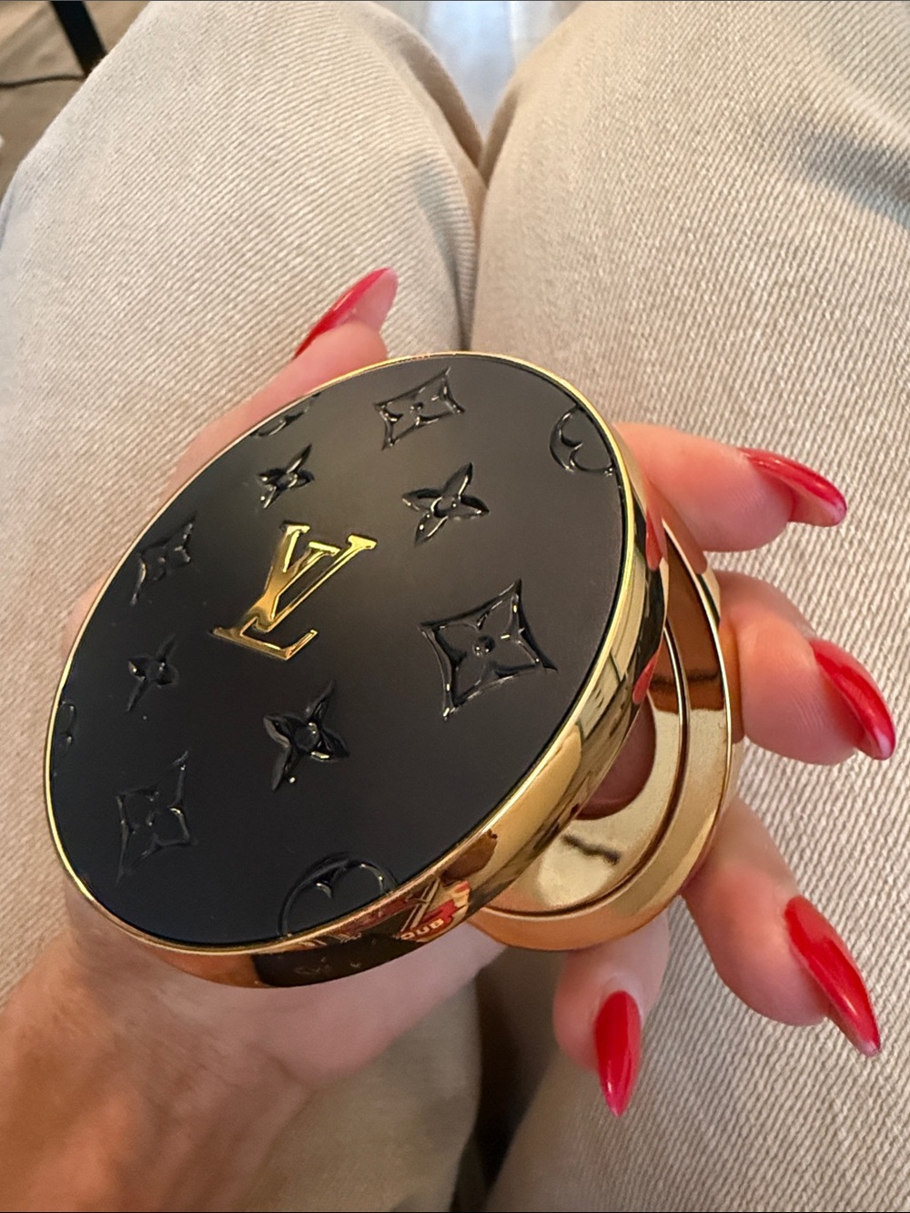Louis Vuitton Rose & Mauve Eyeshadow Quad in Gold Compact - Picture 4 of 4